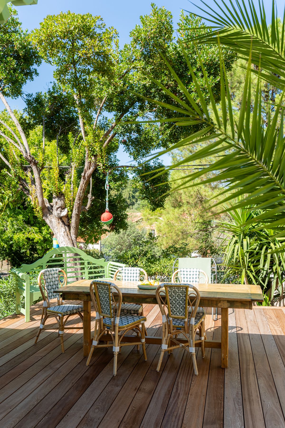 Jardin et terrasse d'une maison arcachonnaise restaurée, Bassin d'Arcachon