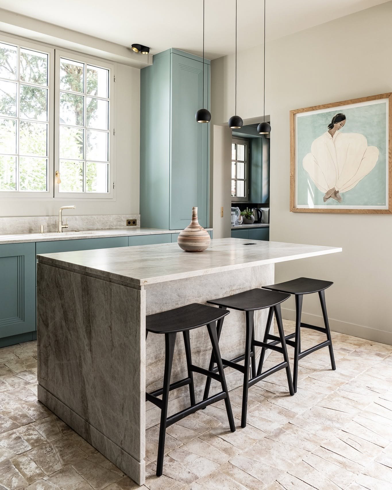 Cuisine contemporaine photographiée par Maison Òstra pour un artisan du Bassin d'Arcachon